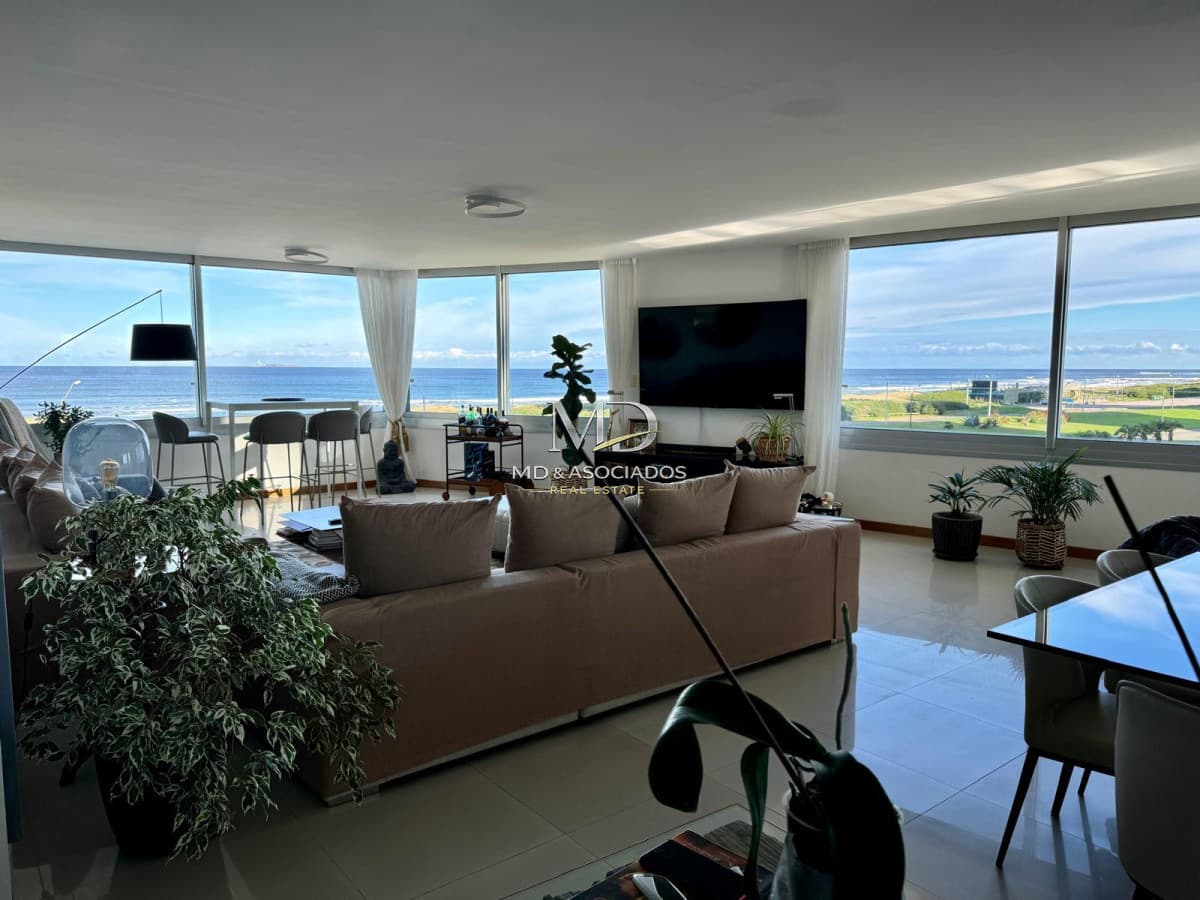 Exclusivo Departamento Frente al Mar en Playa Brava. Ref:(8312)