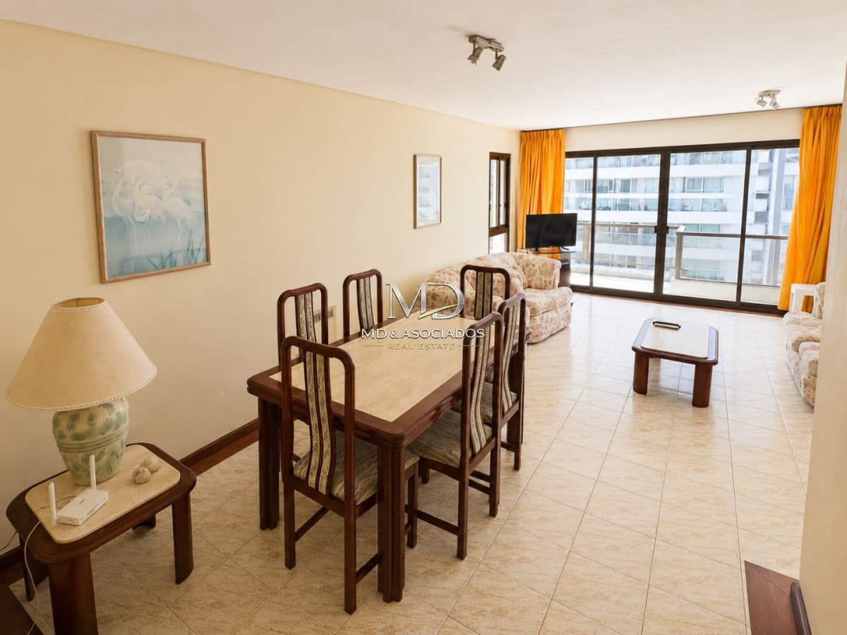 Moderno apartamento Carmar a 70 m del mar en Aidy Grill - Punta del Este. REF(8912)