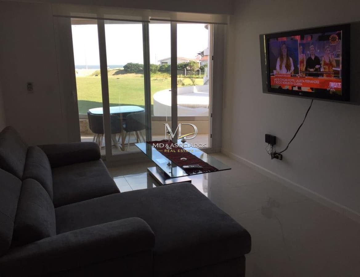 Lindo apartamento con vista al mar en edificio Azure Tower. REF(6057)