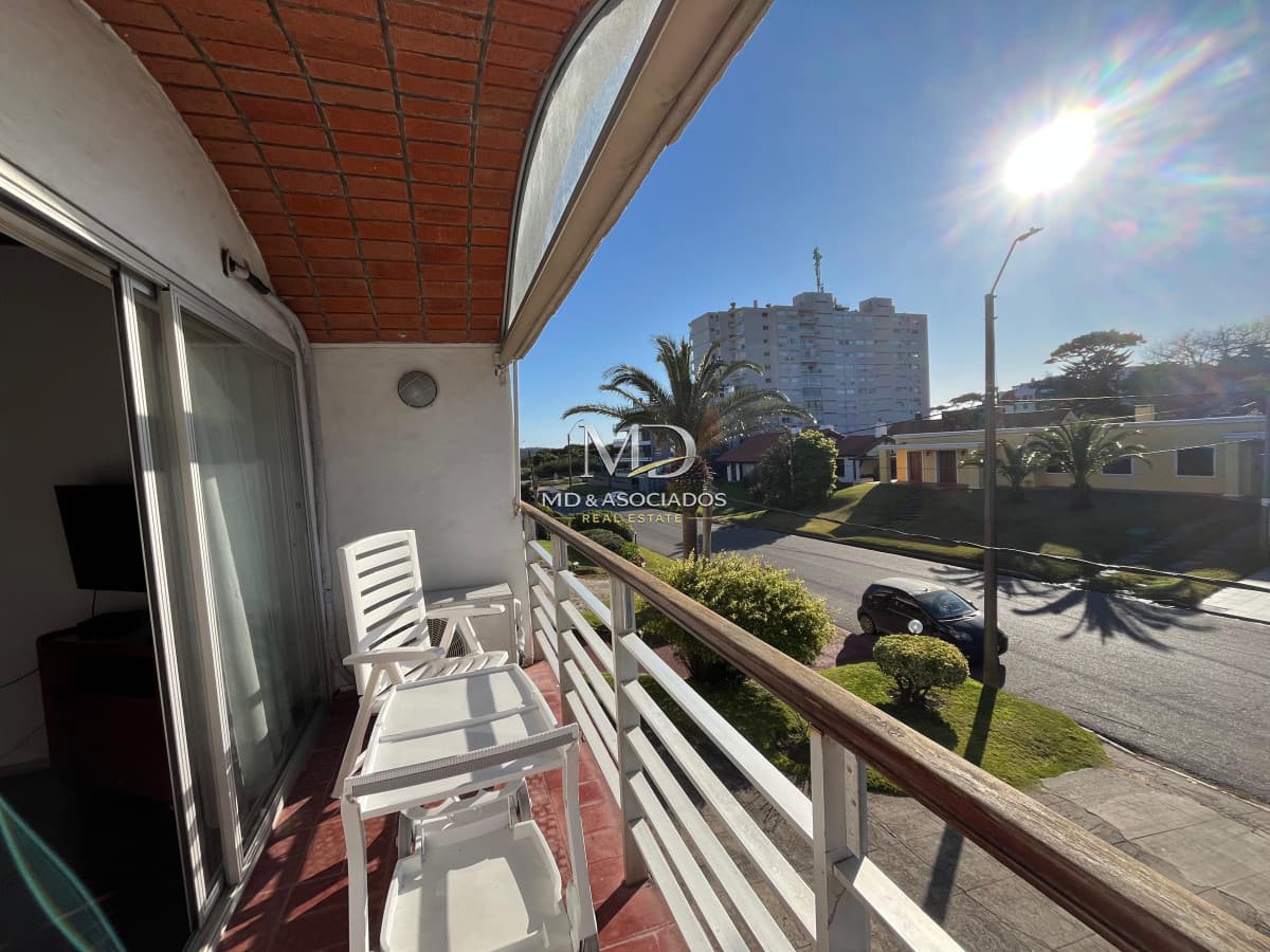 HERMOSO DEPTO A PASITOS DEL MAR. REF: 5862