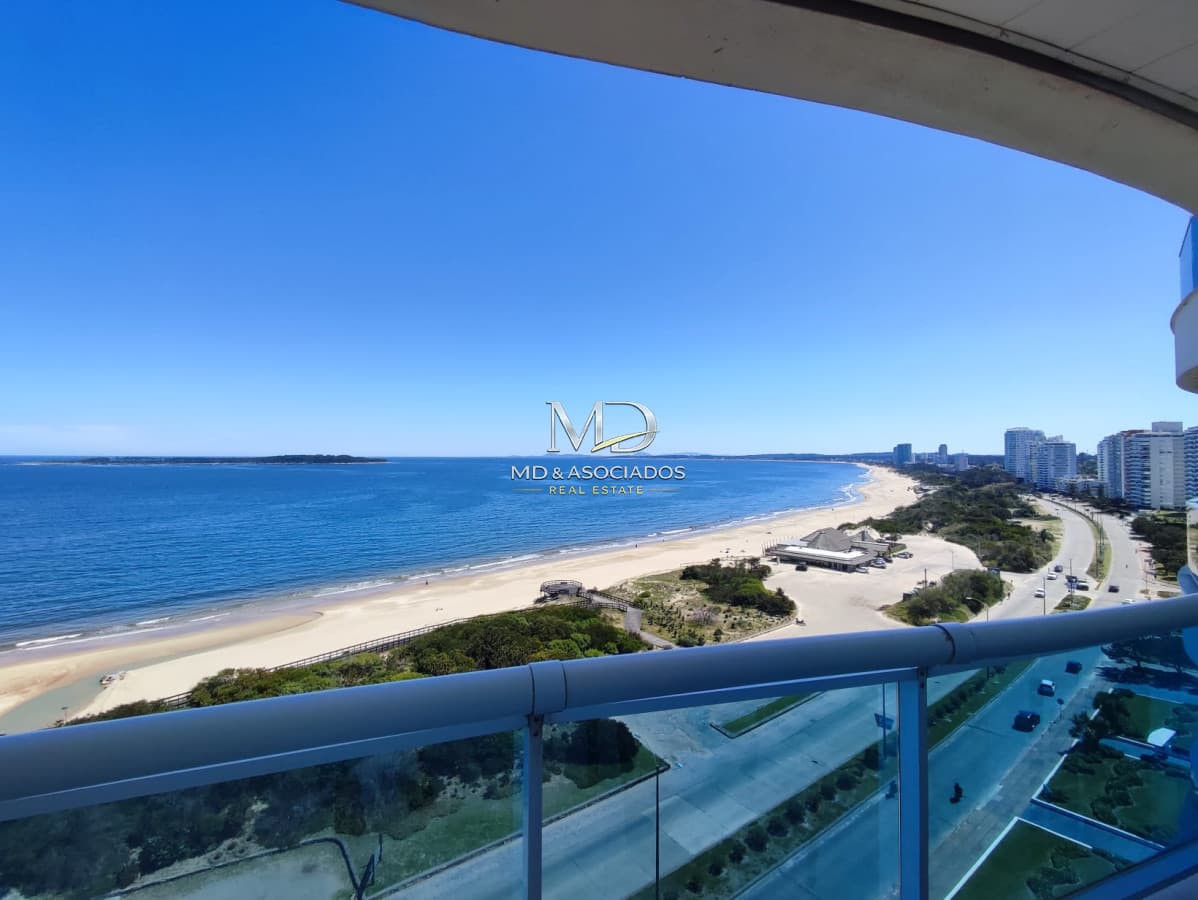 Hermoso apartamento frente al mar con todos los servicios. REF: 7630