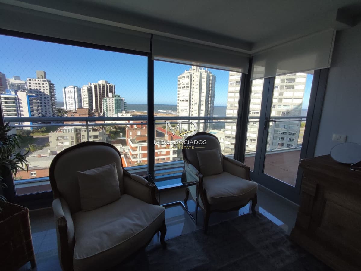 Imperdible apartamento con terraza con vista al mar