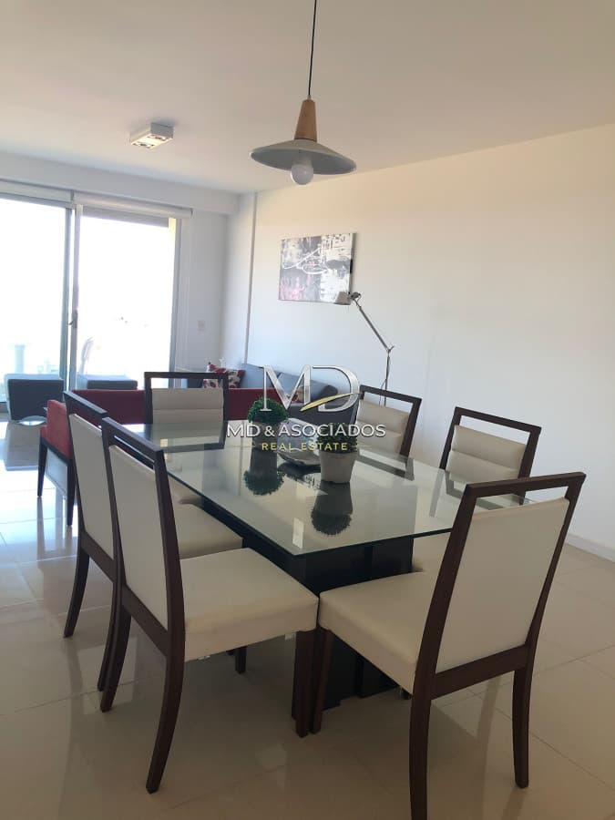 HERMOSO APARTAMENTO FRENTE AL MAR. REF: 7492
