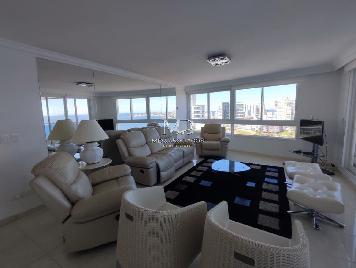 Hermoso apartamento frente al mar con todos los servicios. REF: 7630