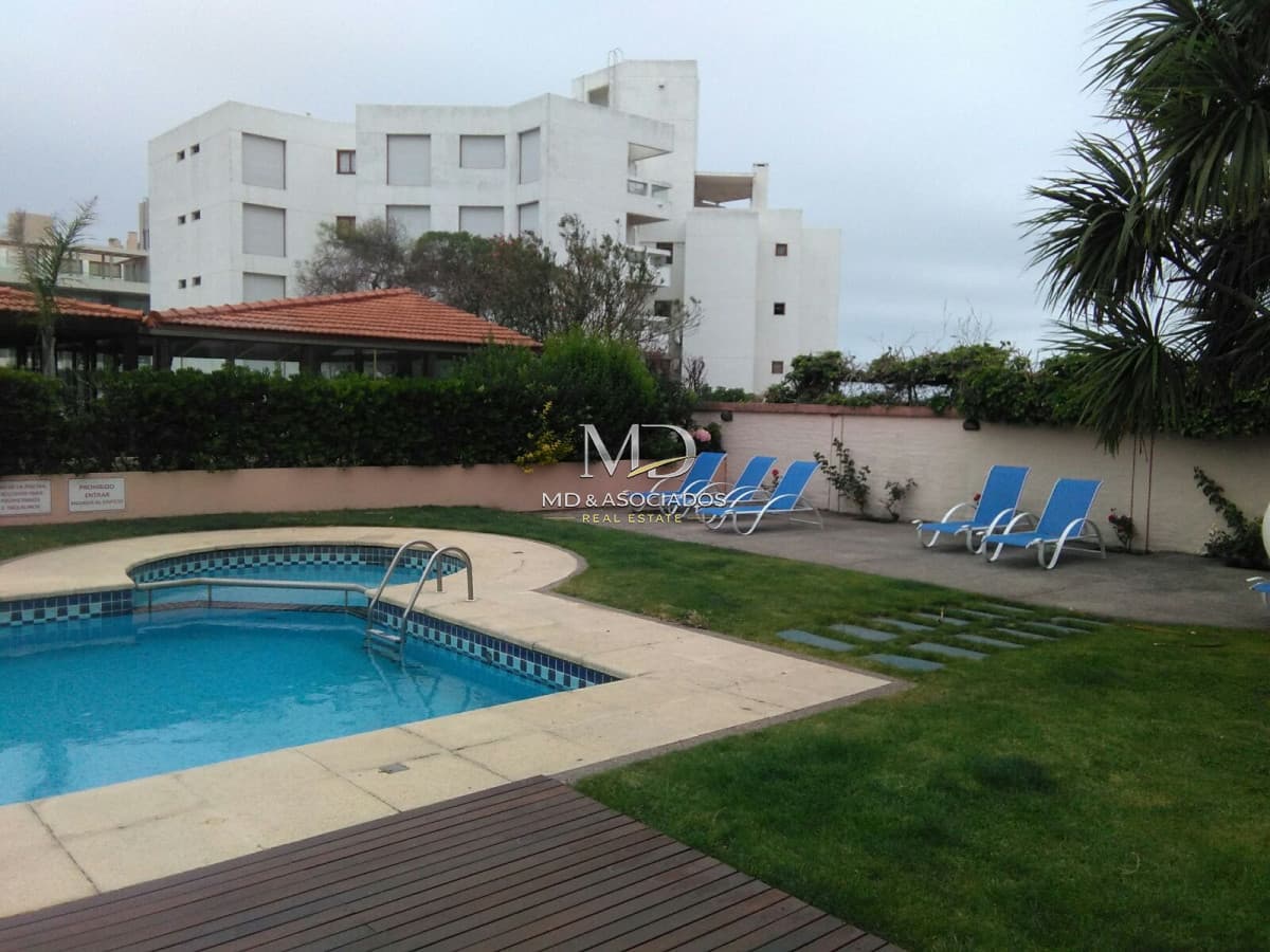 Excelente apartamento en playa mansa.