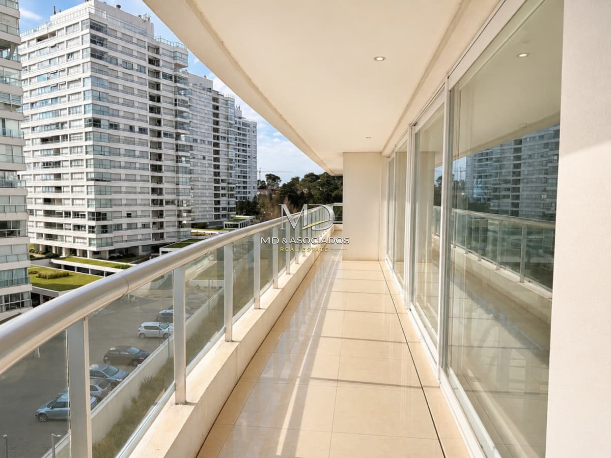 Amplio Apartamento en Torre Aquarela Ref:9558
