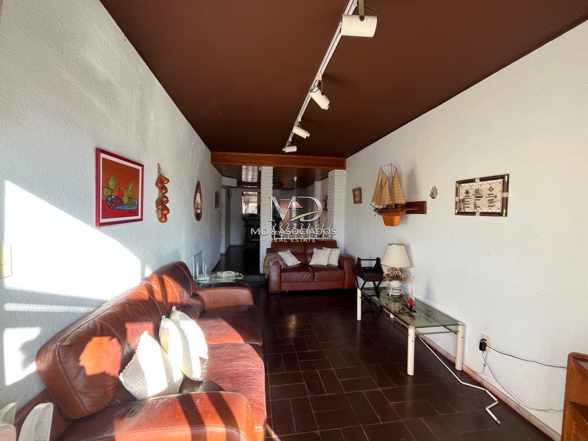 HERMOSO DEPTO A PASITOS DEL MAR. REF: 5862