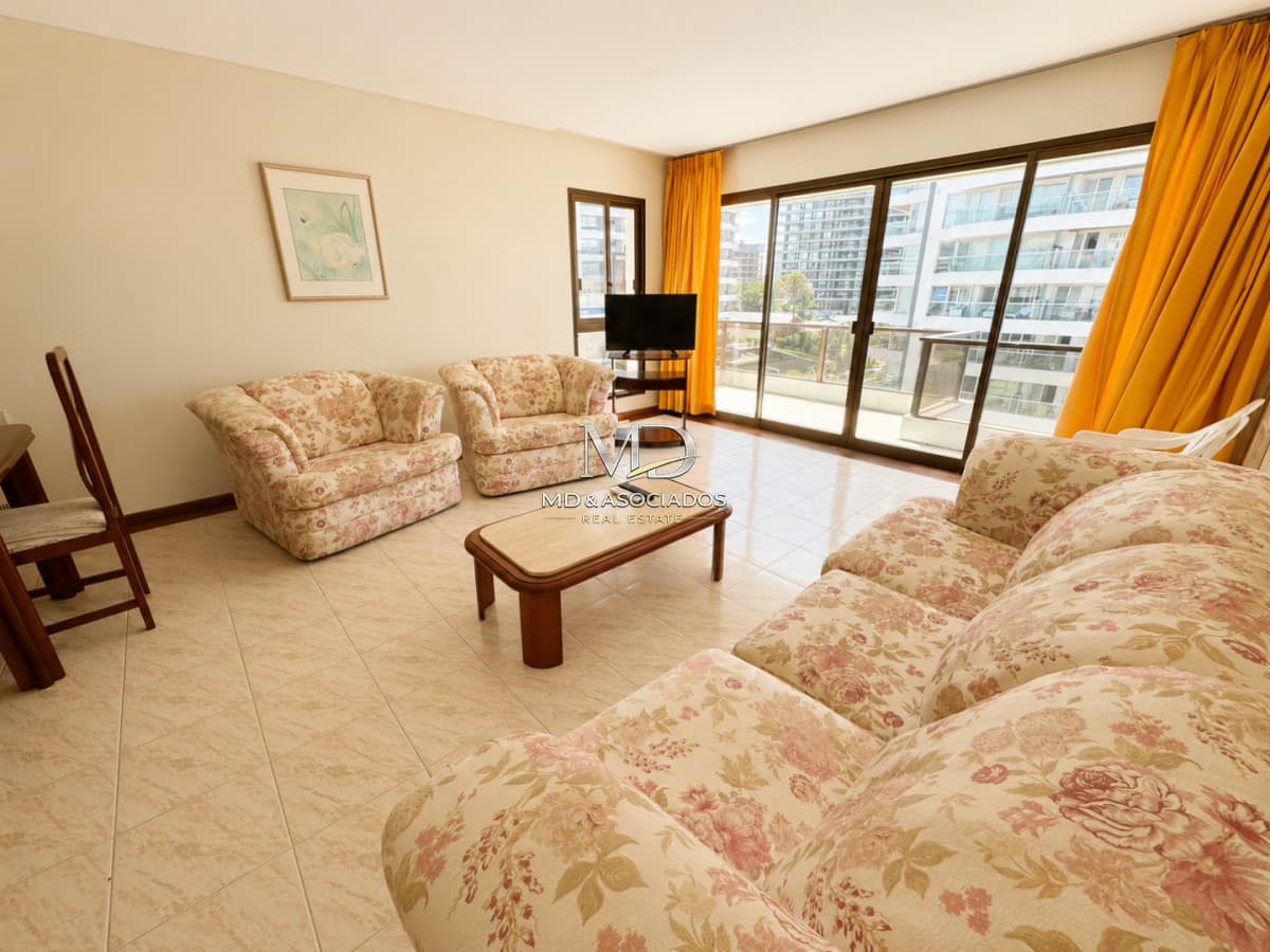 Moderno apartamento Carmar a 70 m del mar en Aidy Grill - Punta del Este. REF(8912)