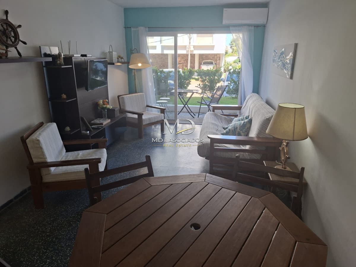 HERMOSO DEPTO FRENTE AL MAR. REF:6063
