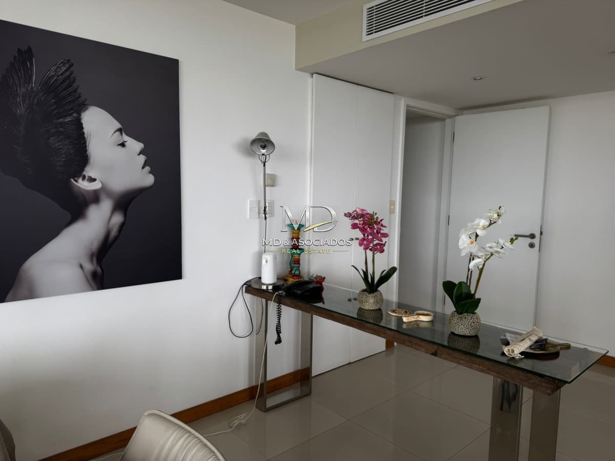 Exclusivo Departamento Frente al Mar en Playa Brava. Ref:(8312)