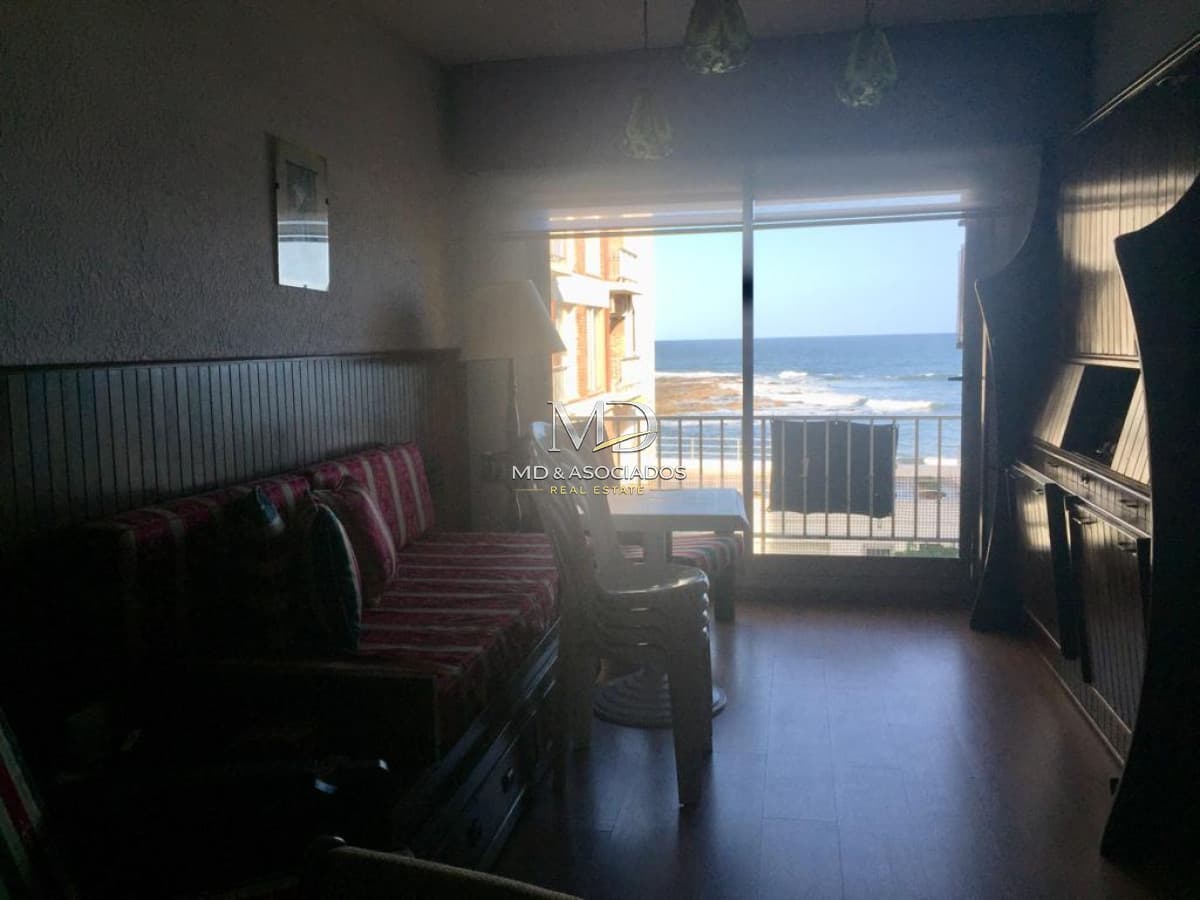 Lindo apartamento con vista al mar en Península de Punta del Este.Ref: 6505