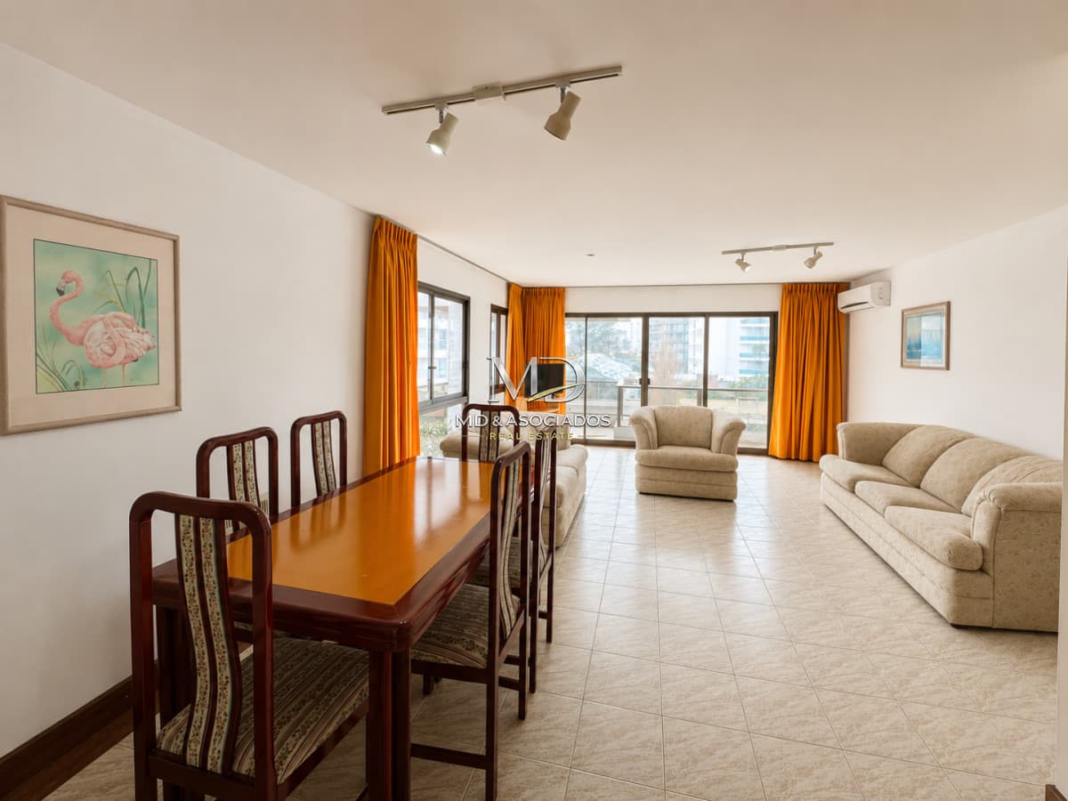 Espectacular departamento en Parada 6 de Playa Brava Reff: 8264