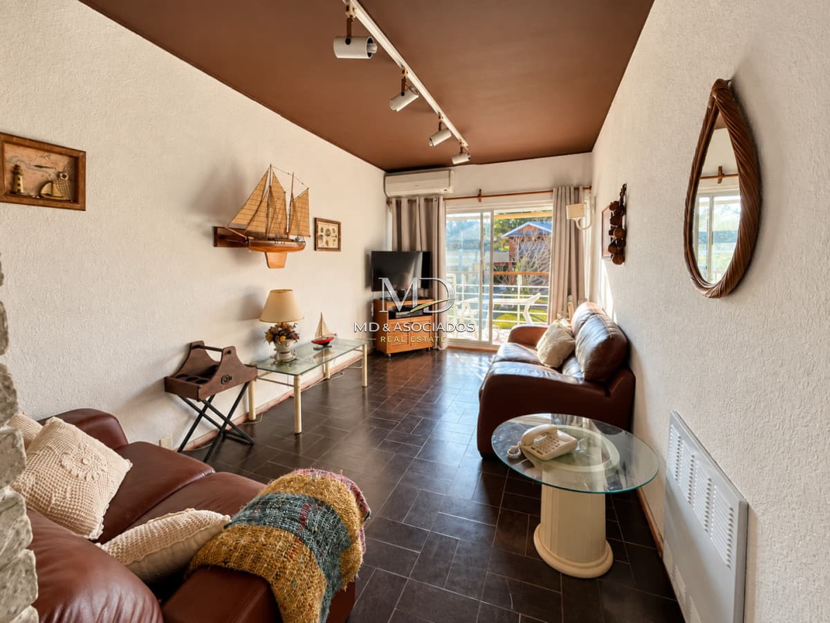 HERMOSO DEPTO A PASITOS DEL MAR. REF: 5862