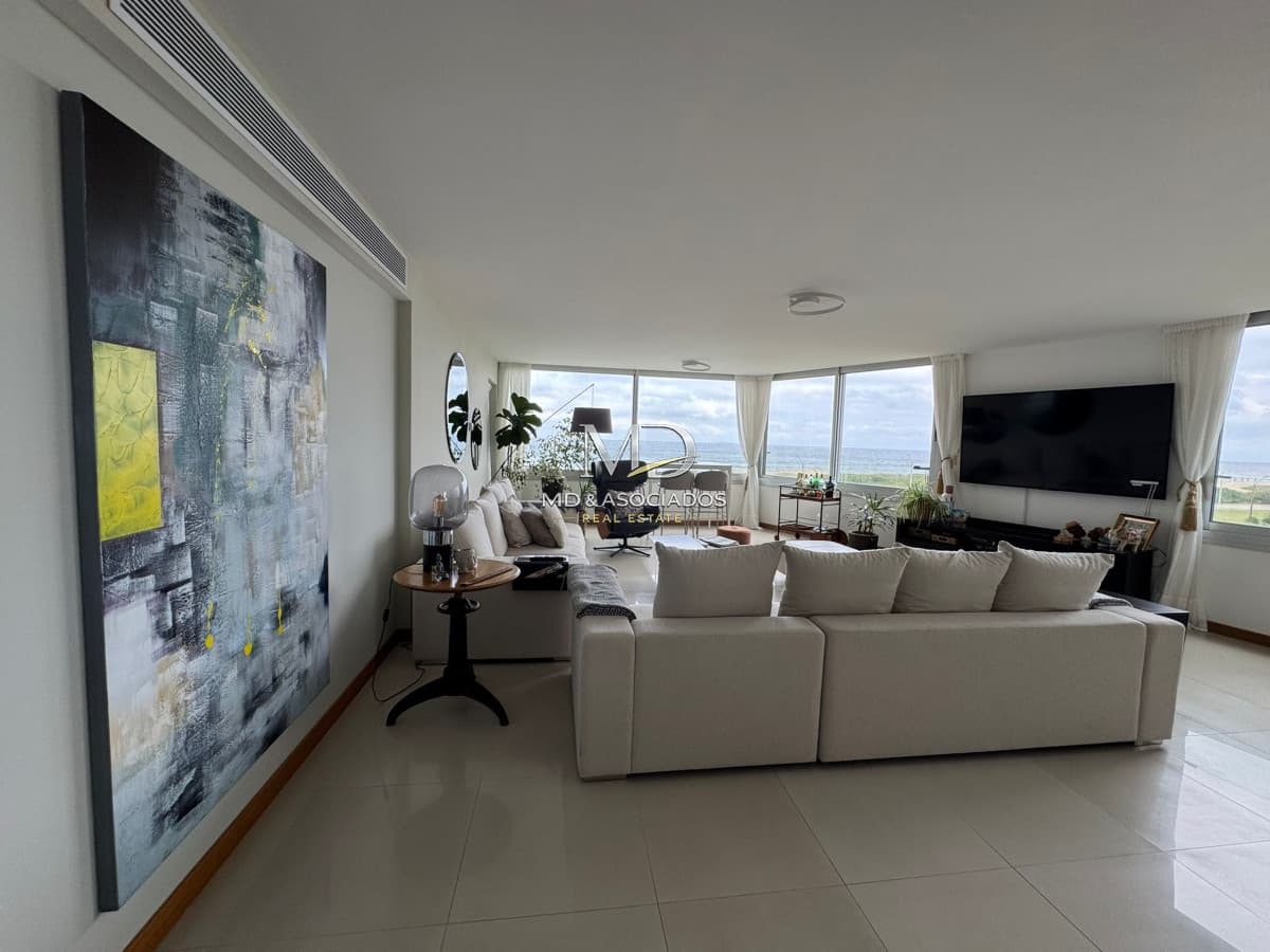 Exclusivo Departamento Frente al Mar en Playa Brava. Ref:(8312)