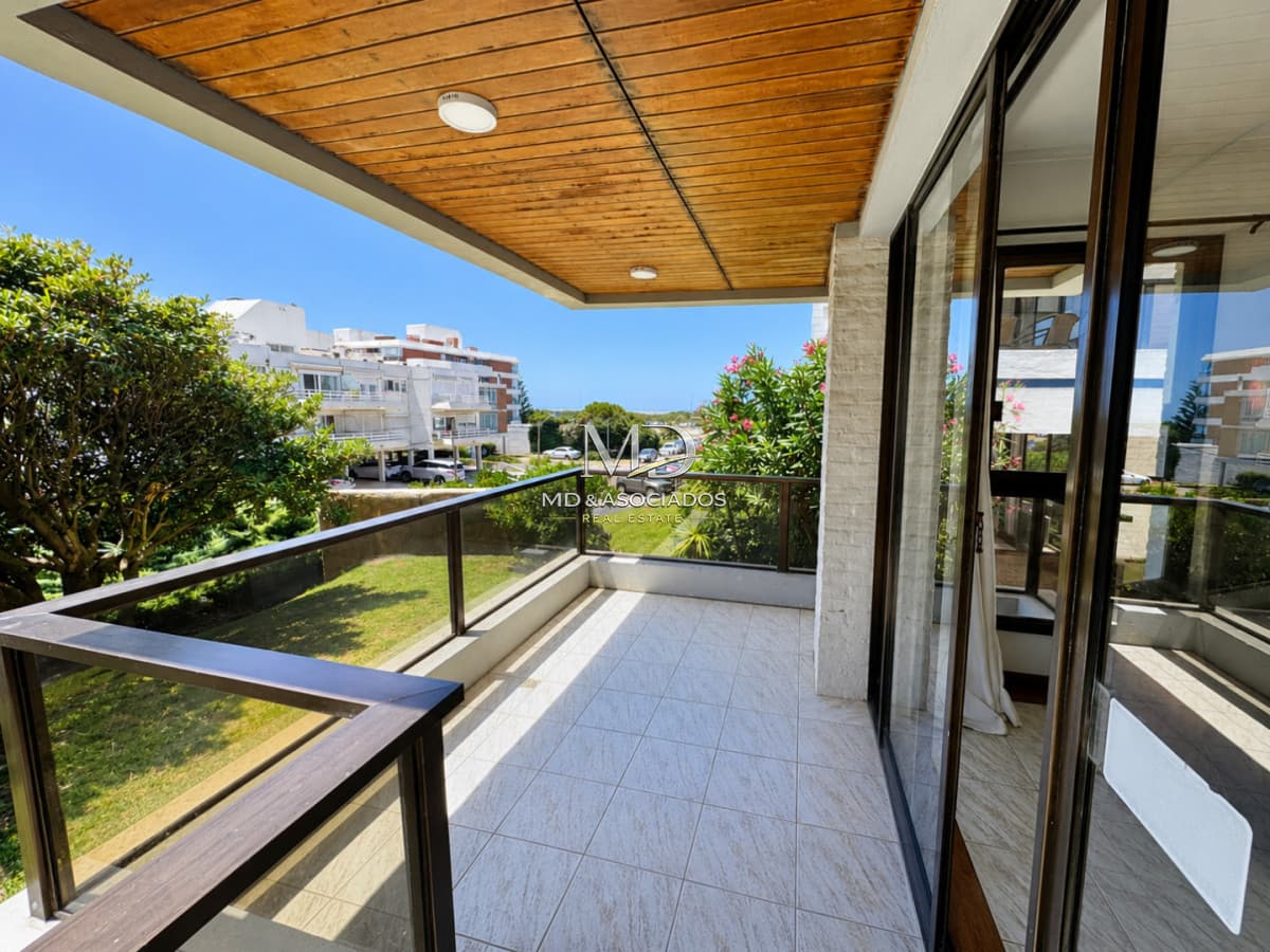 Departamento Carmar a 70 metros del mar - 2 dormitorios, 3 baños - Ideal alquiler anual o temporal. REF (8910)