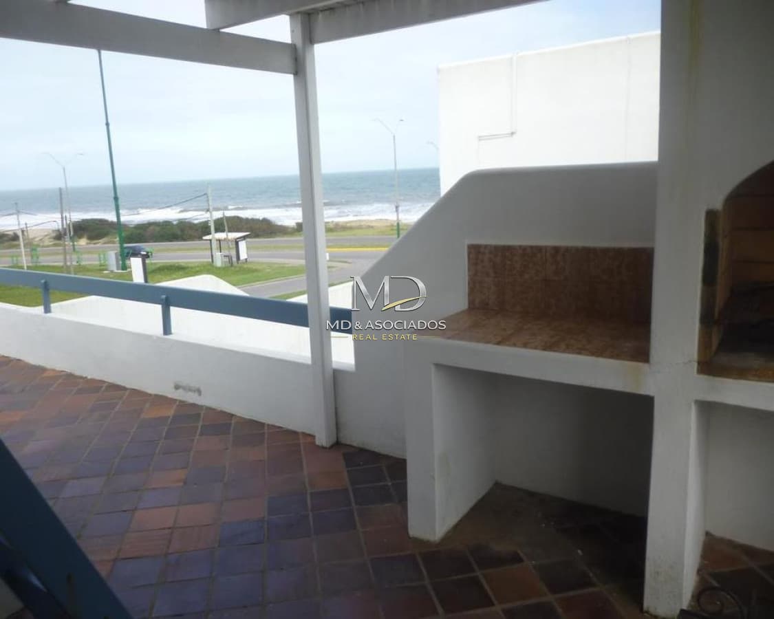 Apartamento en Montoya, 3 dormitorios, amplia vista al mar.
