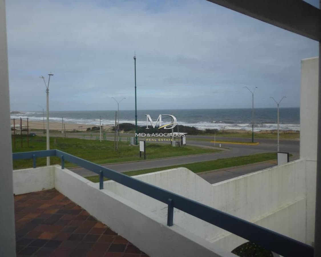 Apartamento en Montoya, 3 dormitorios, amplia vista al mar.