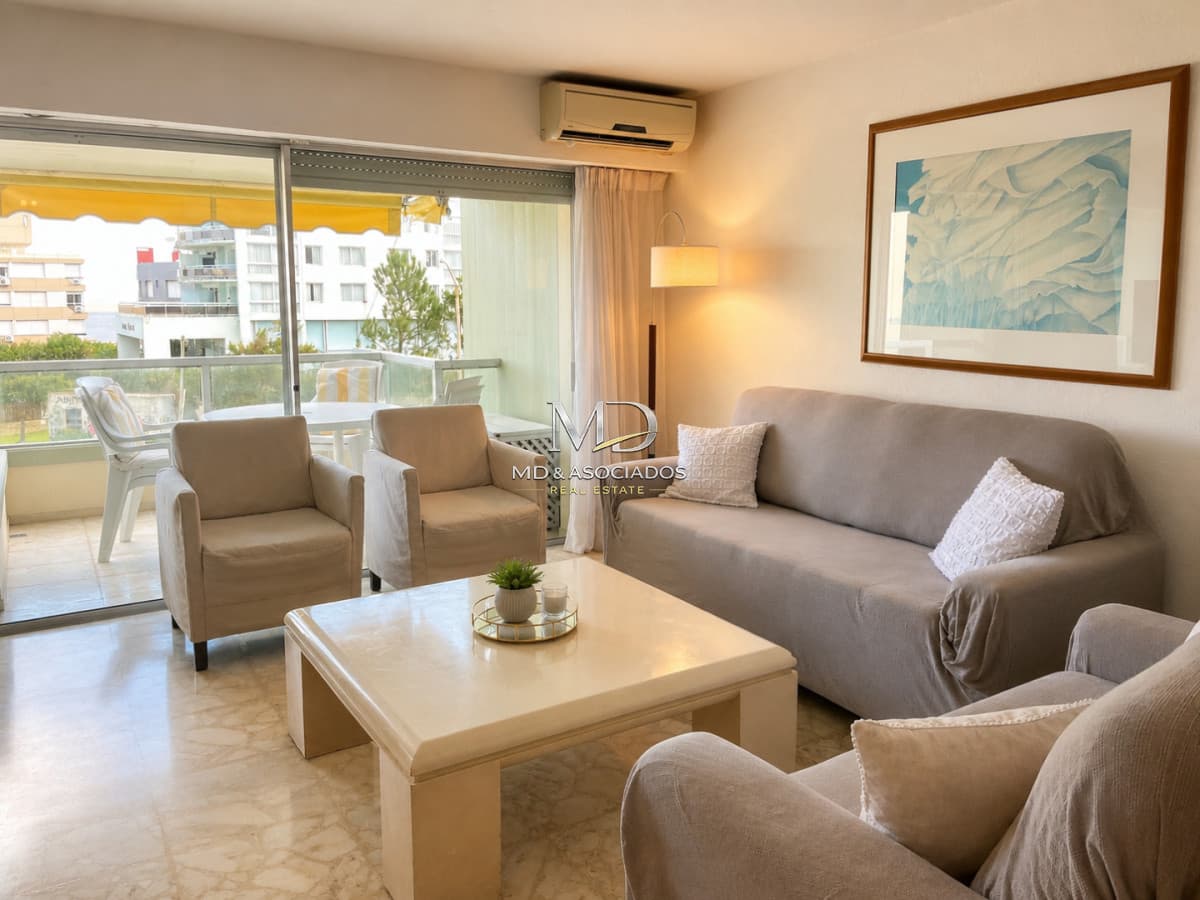 Lindo apartamento frente al mar en edificio Fragata. REF: (5577)