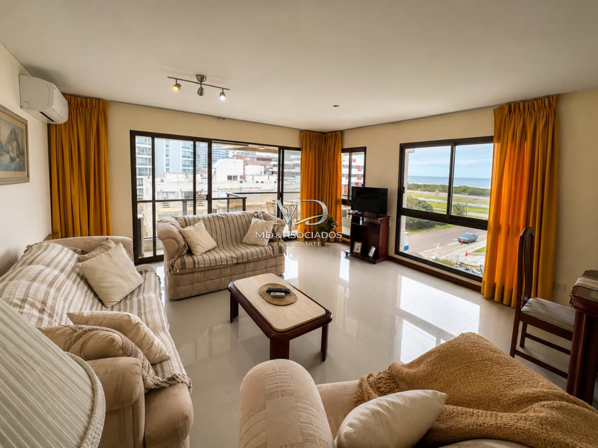 Hermoso apartamento terraza con vista al mar. REF:8315
