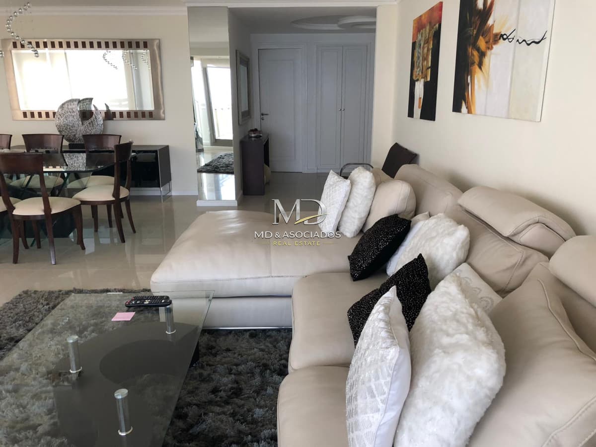 Hermoso apartamento frente al mar