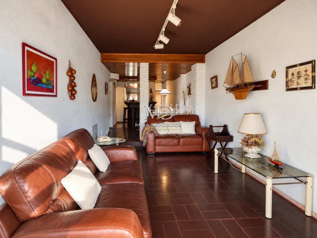 HERMOSO DEPTO A PASITOS DEL MAR. REF: 5862