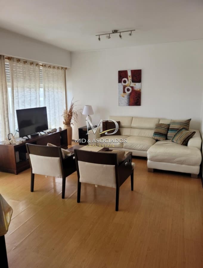 Comodo Apartamento frente al Mar - Playa Mansa Punta del Este. Ref (8459)
