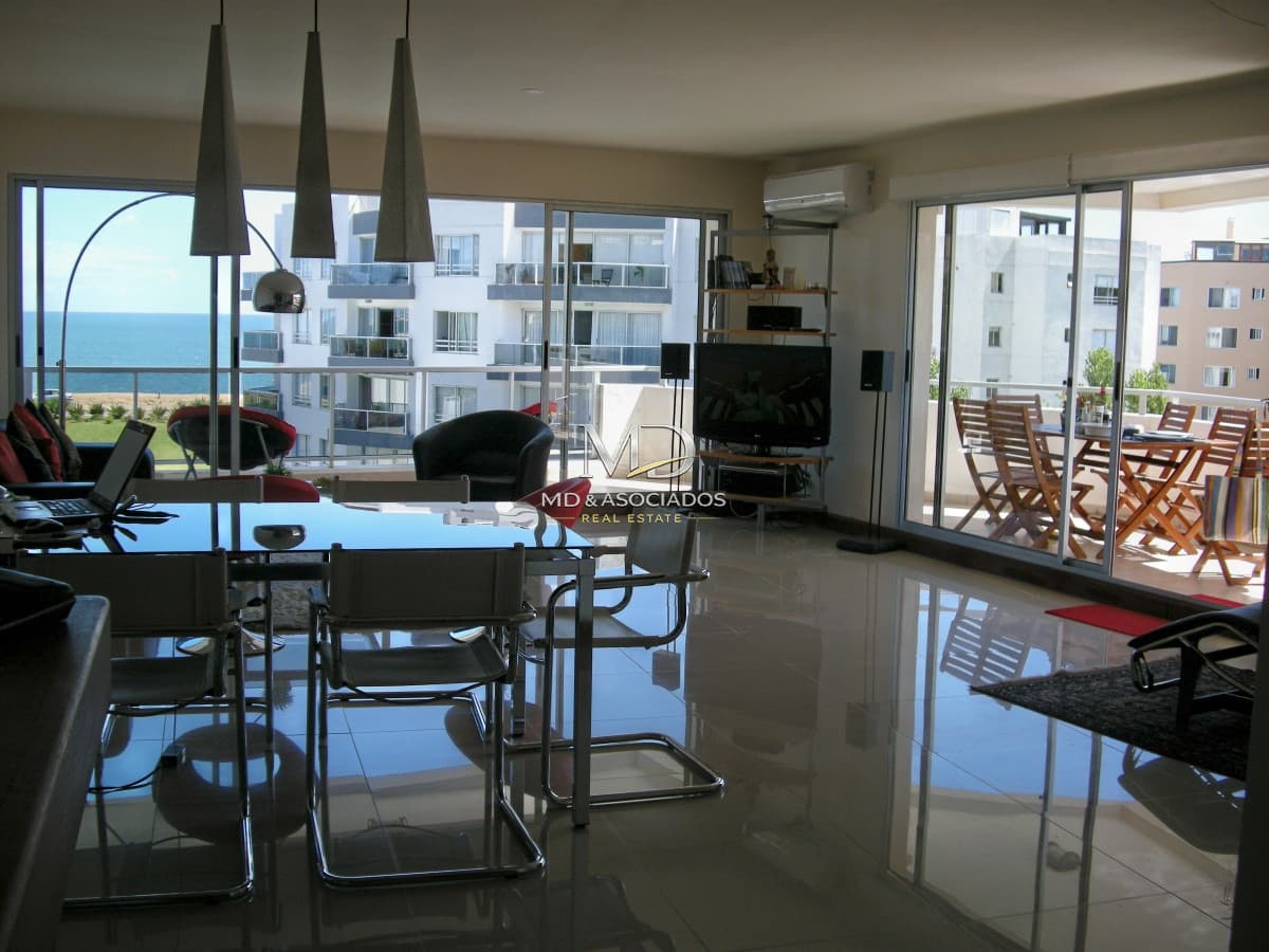 Espectacular apartamento en edificio Libra, con vista al mar🌊 . REF: 5542