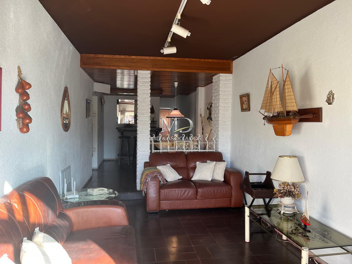 HERMOSO DEPTO A PASITOS DEL MAR. REF: 5862