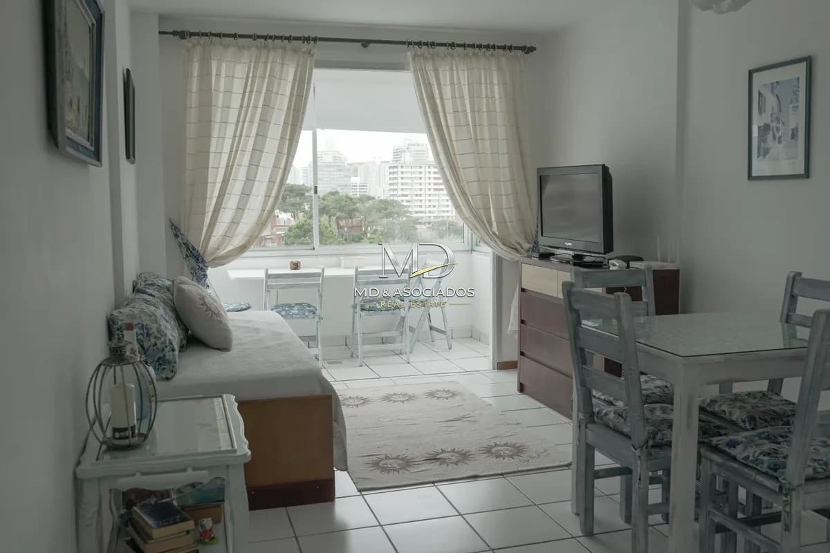 Lindo apartamento de un dormitorio a pasos de  playa Mansa