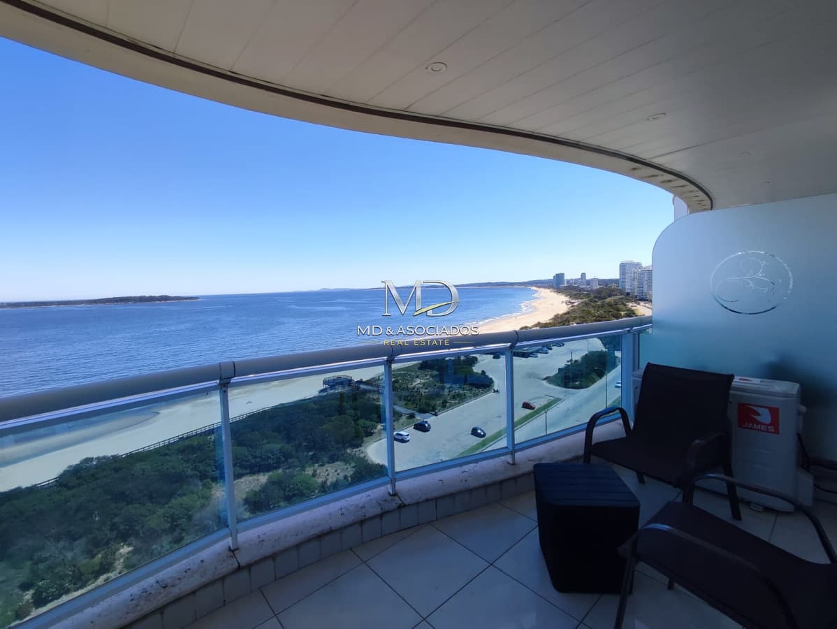 Hermoso apartamento frente al mar con todos los servicios. REF: 7630