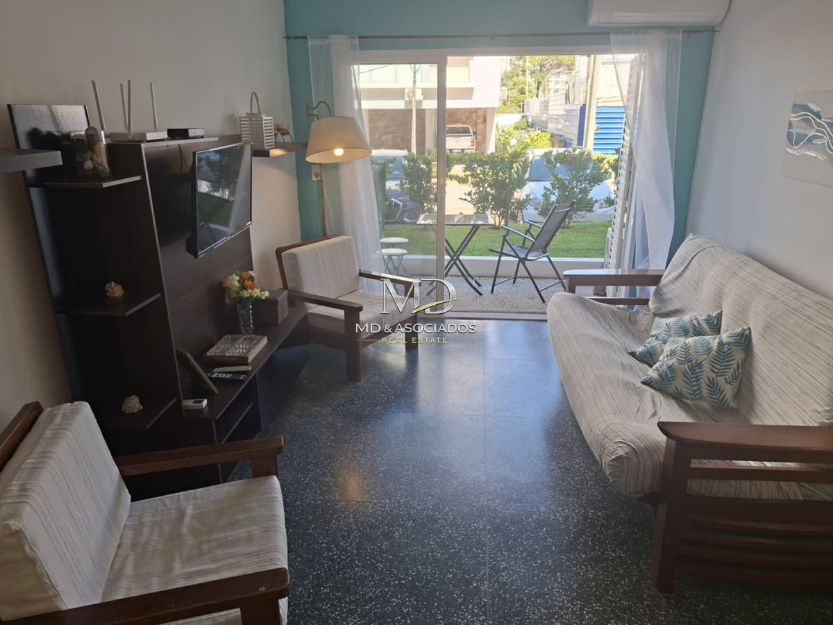 HERMOSO DEPTO FRENTE AL MAR. REF:6063