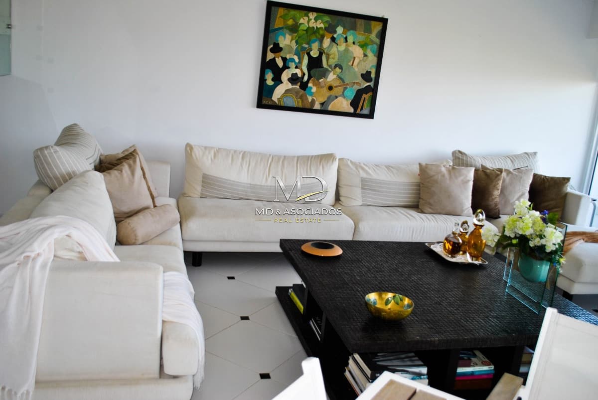 Espectacular penthouse en la brava primera linea 6 dormitorios. REF:7061