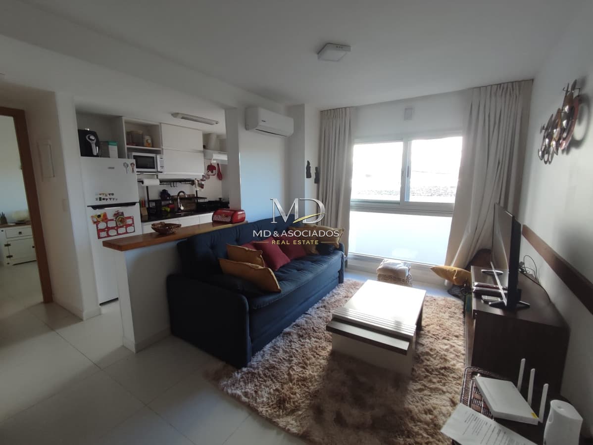 Muy lindo apartamento por Roosevelt con todas las comodidades. Ref.(6239)
