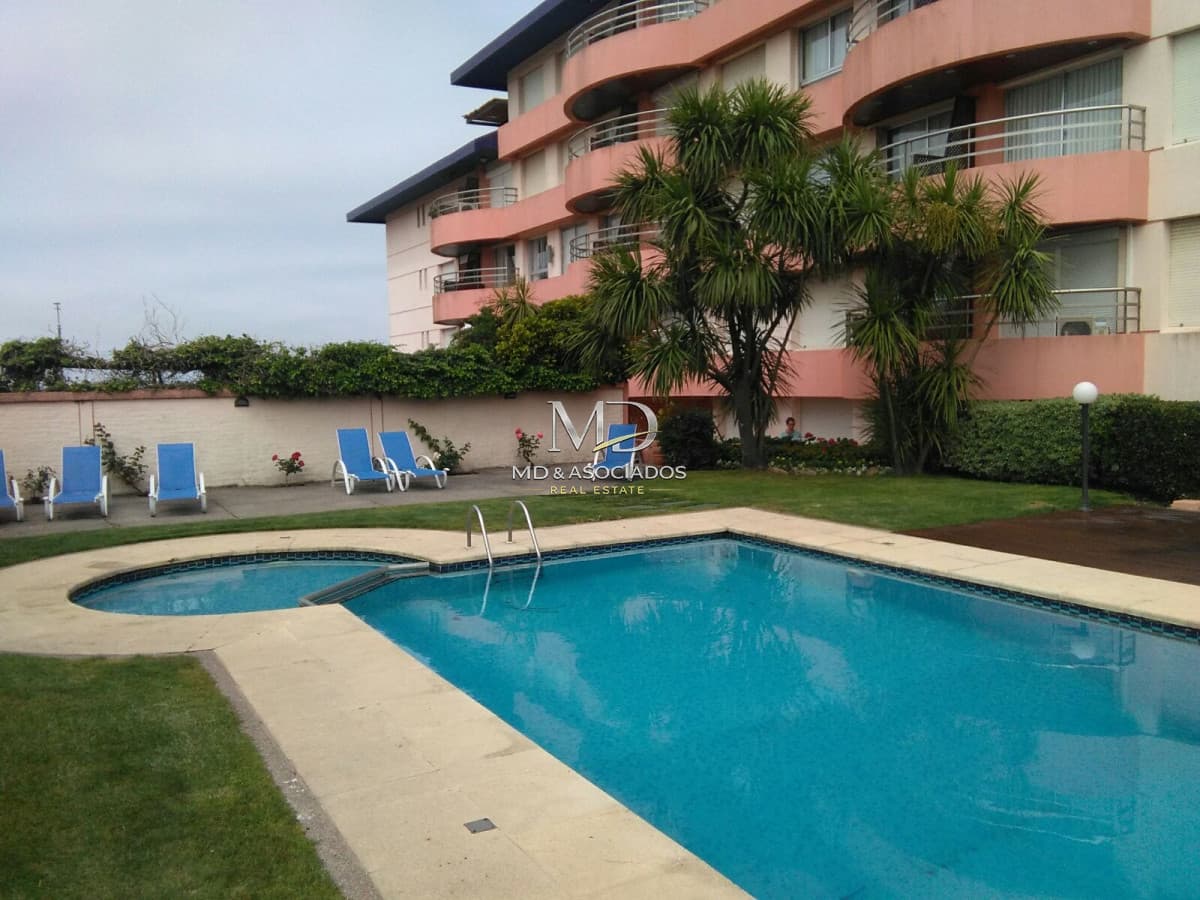 Excelente apartamento en playa mansa.