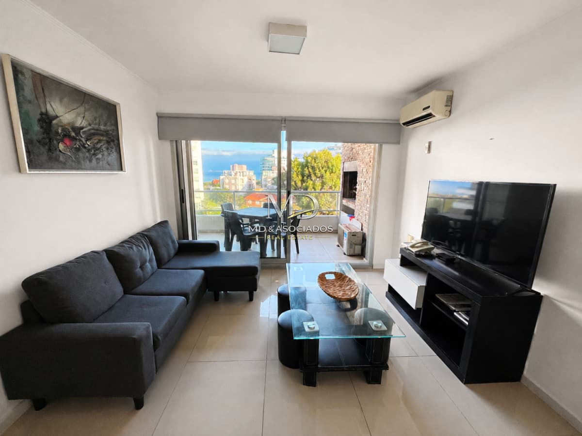 Apartamento moderno con parrillero y excelente distribución