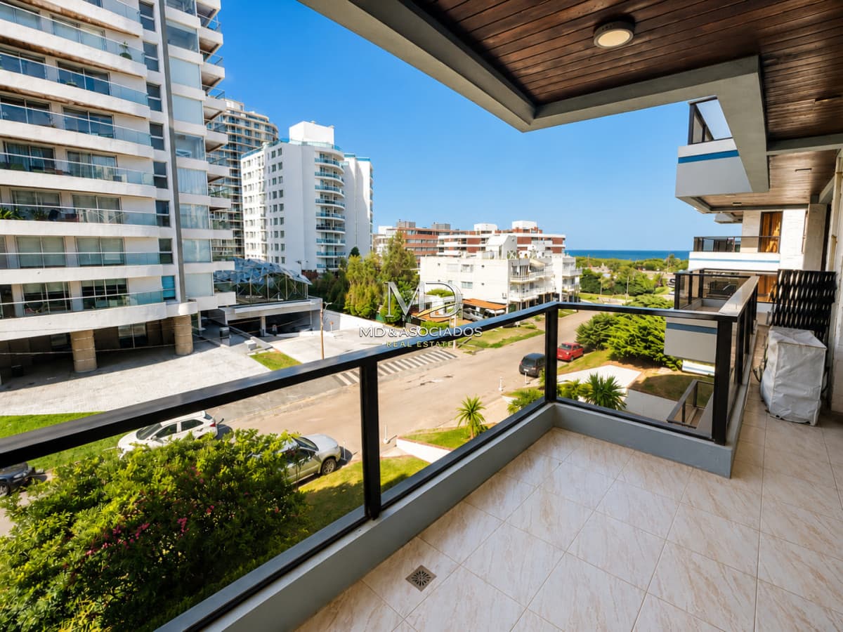 Apartamento Carmar, 2 Dormitorios con 3 Baños a 70 metros del Mar - Aidy Grill, Punta del Este. REF(8997)