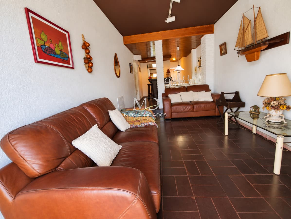 HERMOSO DEPTO A PASITOS DEL MAR. REF: 5862