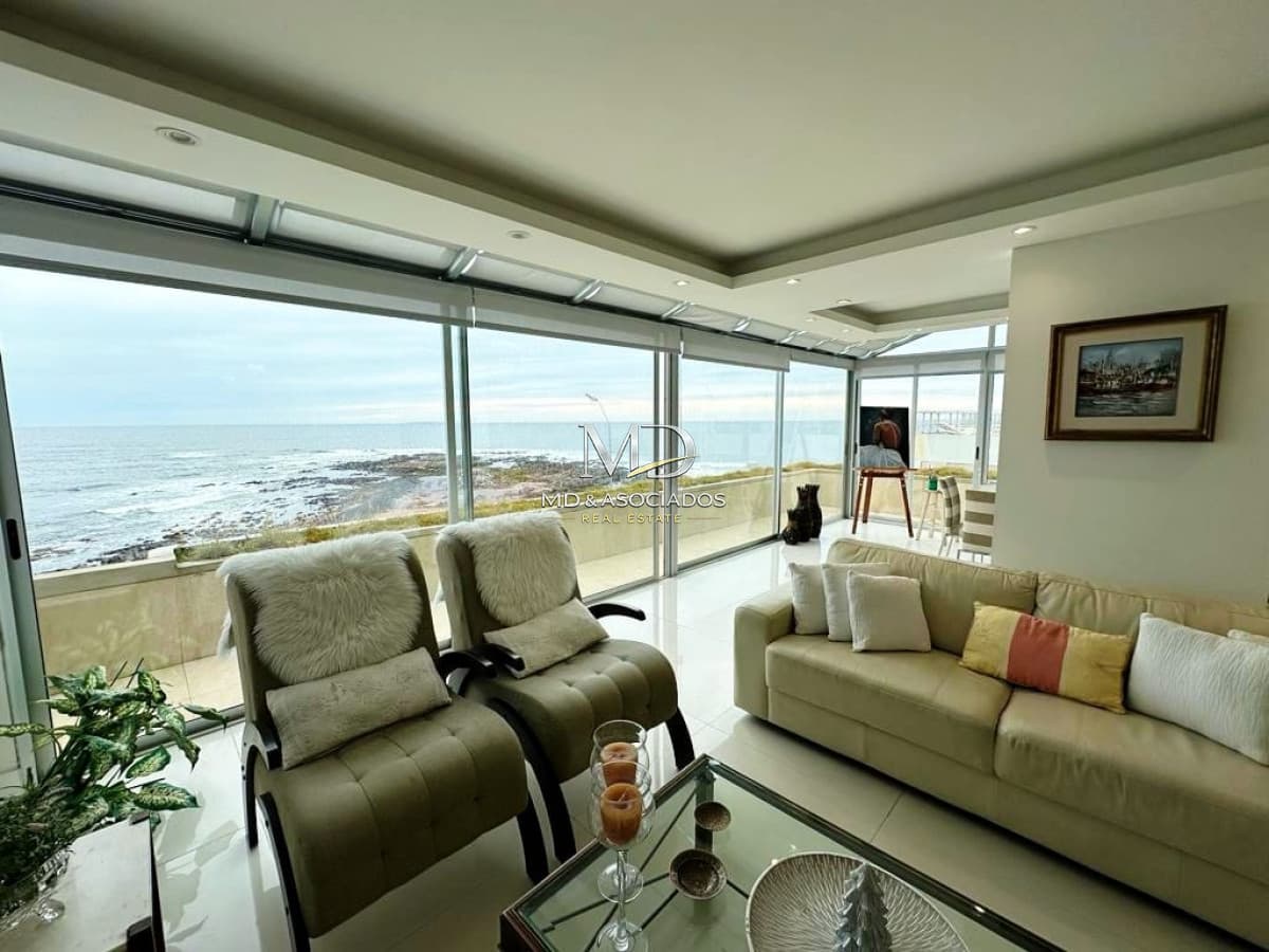 Muy lindo apartamento en Punta Vapor frente al mar. REF(7830)