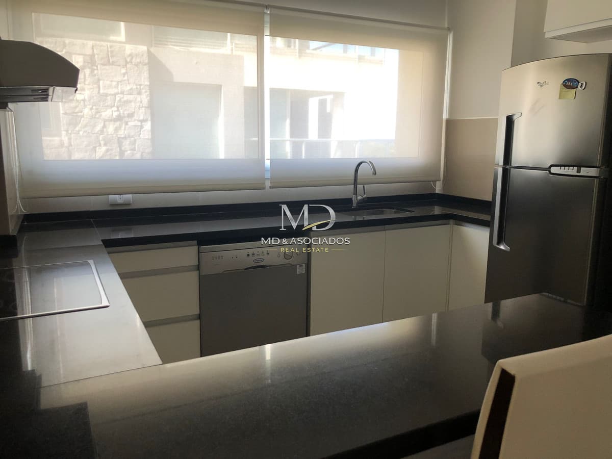 HERMOSO APARTAMENTO FRENTE AL MAR. REF: 7492