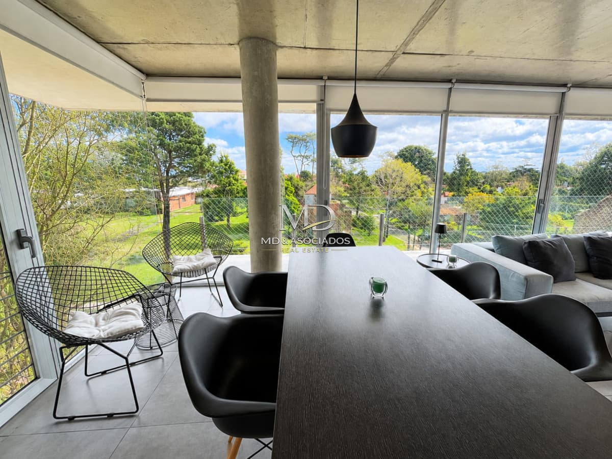 Apartamento en Playa Mansa - Parada 18 | 2 Dormitorios, Terraza y Parrillero Propio