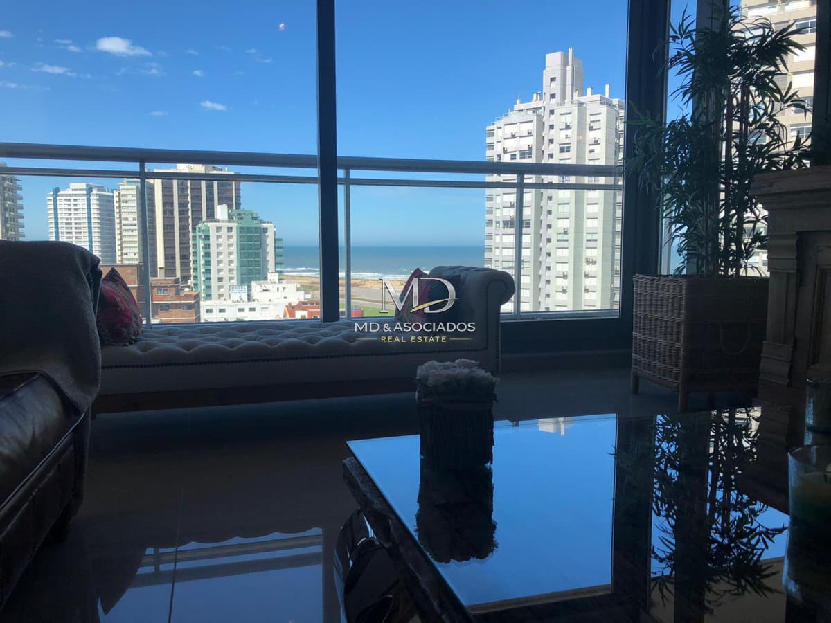 Imperdible apartamento con terraza con vista al mar