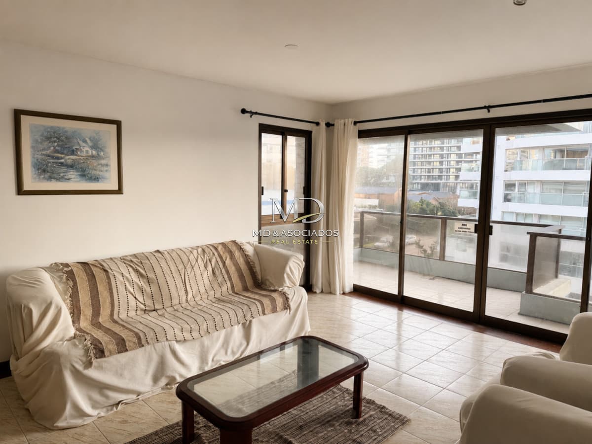 Muy lindo apartamento a pocos pasos del mar. Ref:8839