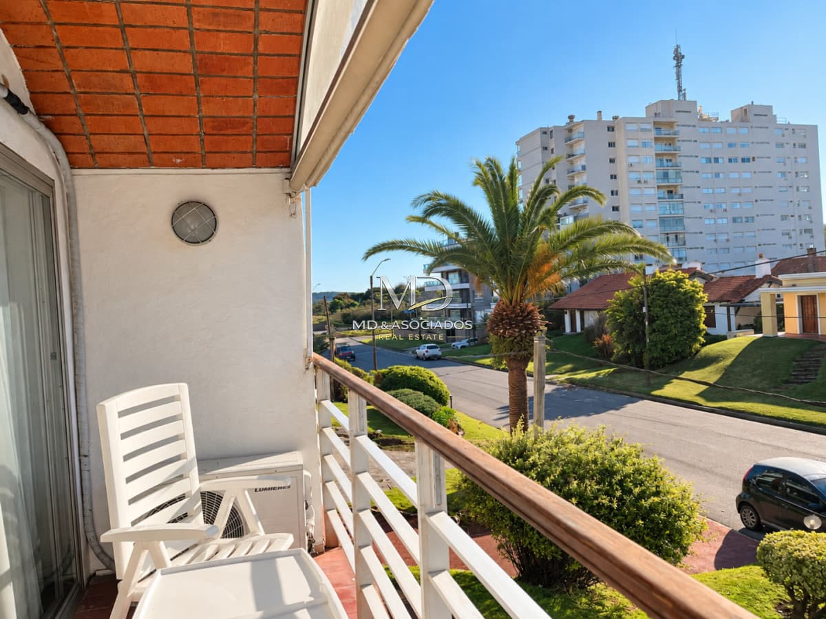 HERMOSO DEPTO A PASITOS DEL MAR. REF: 5862