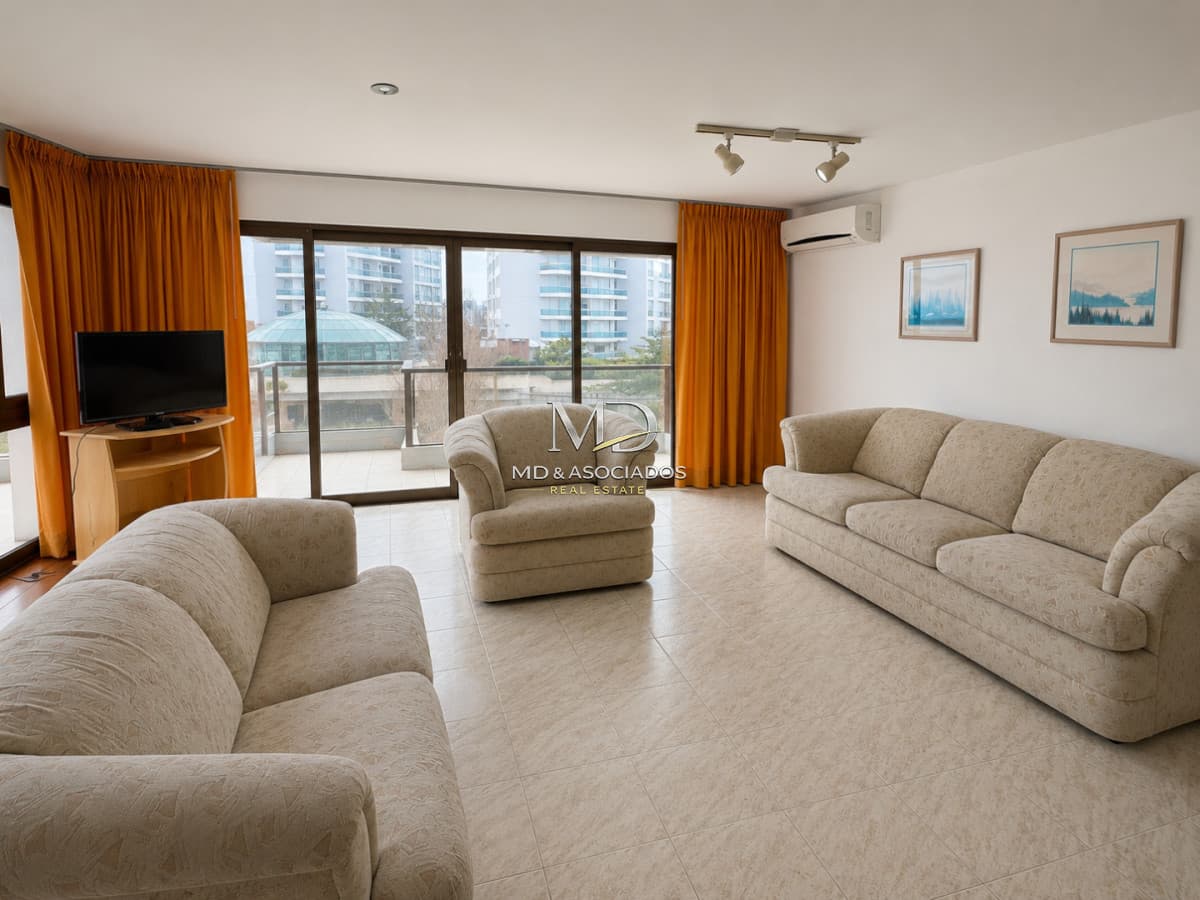 Espectacular departamento en Parada 6 de Playa Brava Reff: 8264