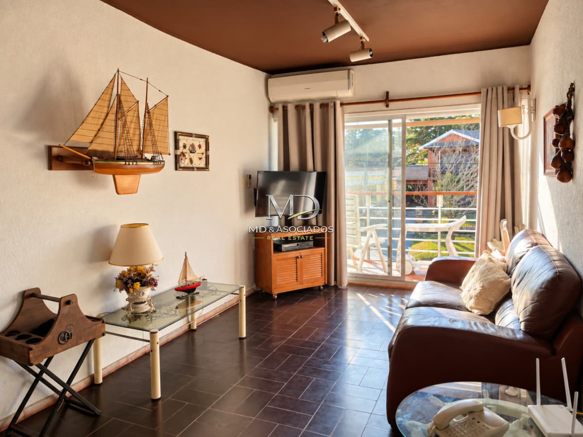 HERMOSO DEPTO A PASITOS DEL MAR. REF: 5862