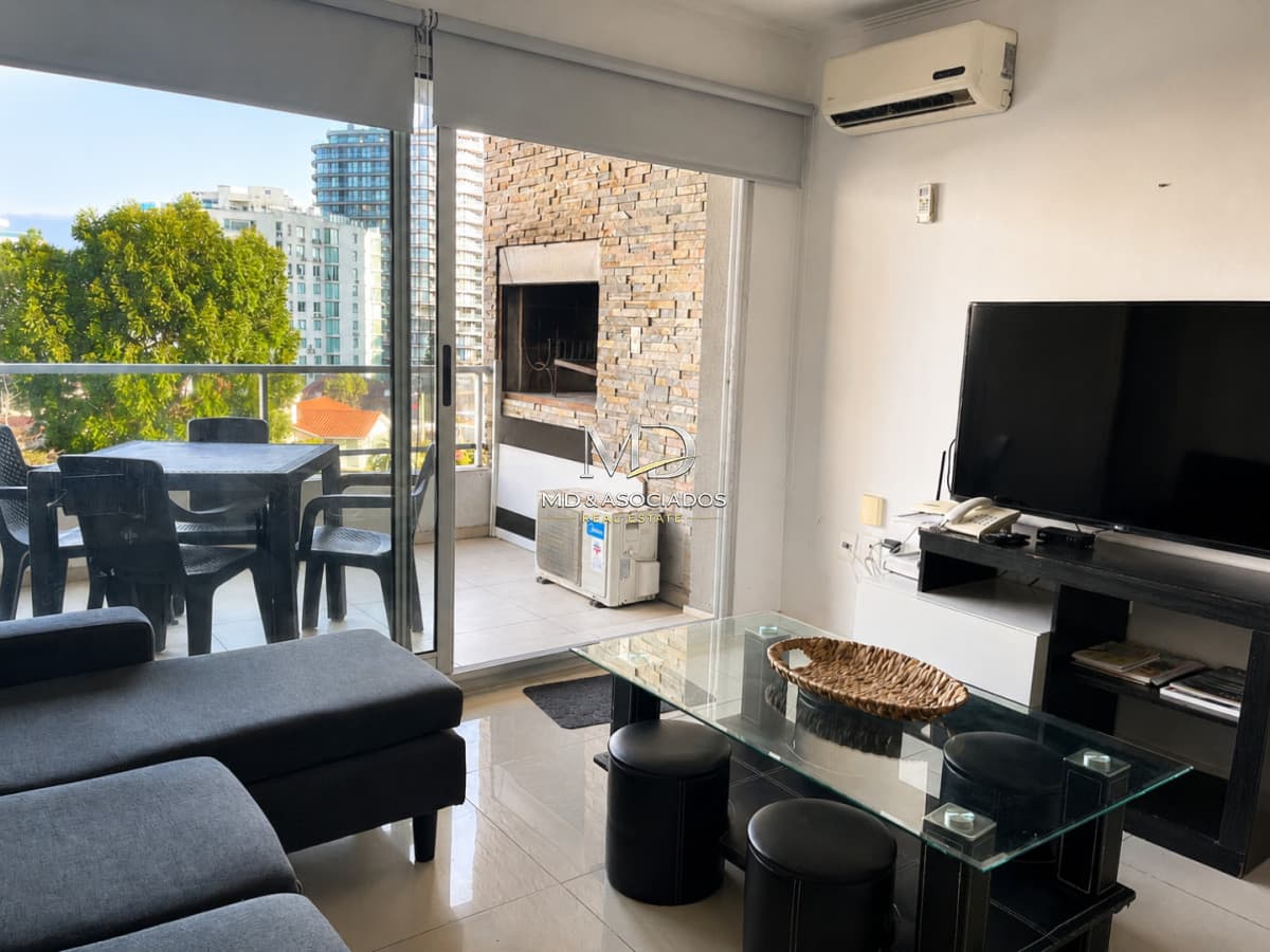Apartamento moderno con parrillero y excelente distribución