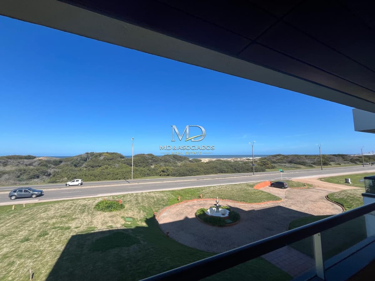 MUY LINDO APTO FRENTE AL MAR. REF 8033