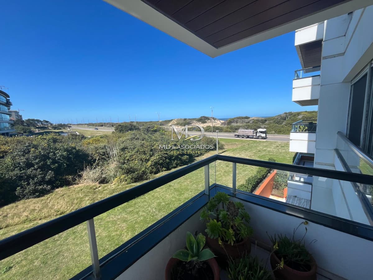 MUY LINDO APTO FRENTE AL MAR. REF 8033