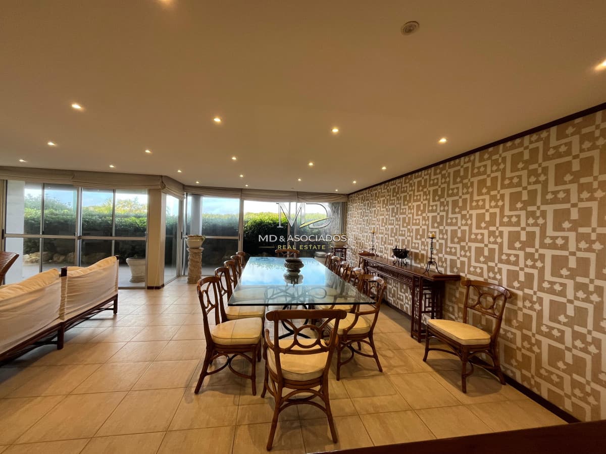 Apartamento frente a la playa Brava. Ref (8277)