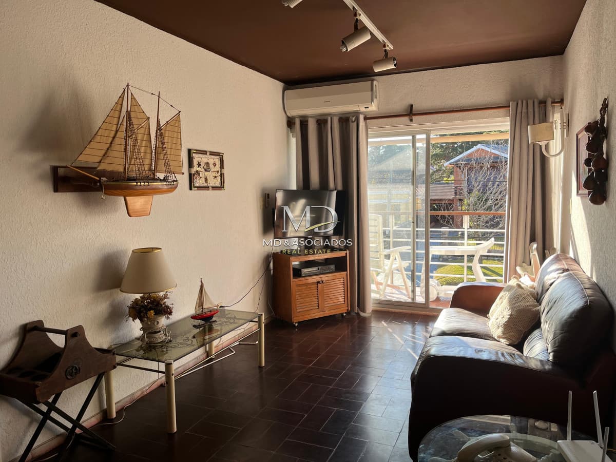 HERMOSO DEPTO A PASITOS DEL MAR. REF: 5862
